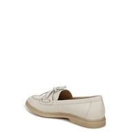 KARLY FLAT